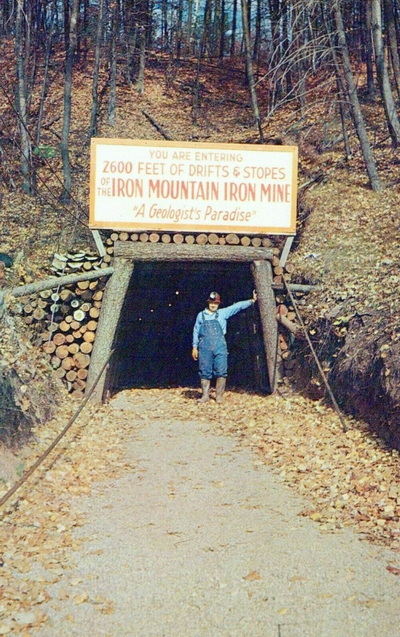 Iron Mountain Iron Mine - Old Postcard